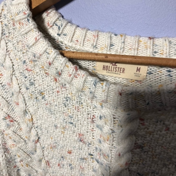 🦋Hollister knit sweater🦋 - Picture 4 of 4